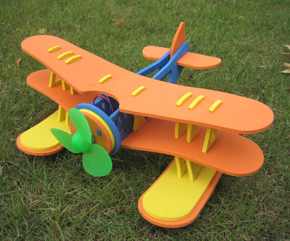 室內(nèi)手工團(tuán)建“飛行時(shí)代”